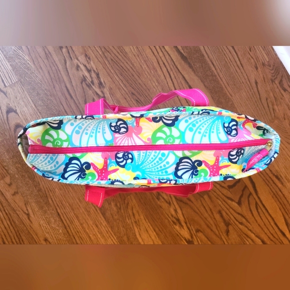 NWOT LILLY PULITZER LARGE COOLER With beverage opener. - Picture 14 of 15
